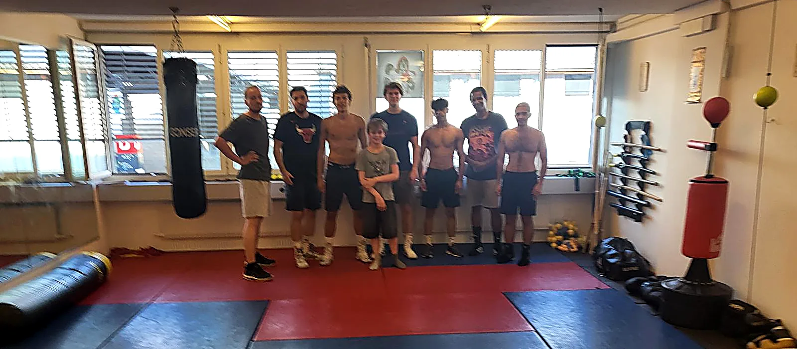 Gruppe des Dream Box Team nach dem Training in der Halle an der Teufenerstrasse